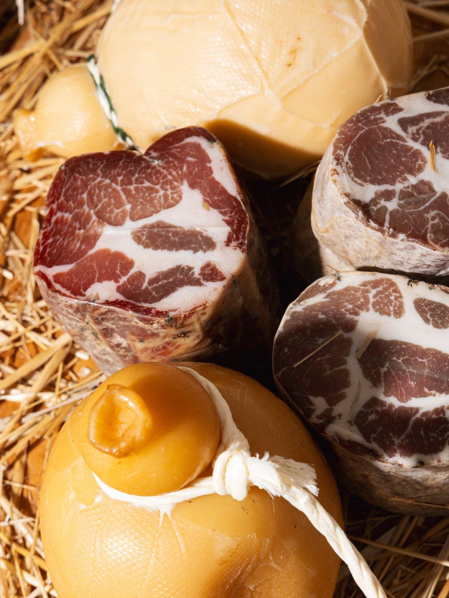 CacioCavaliere geräucherter Büffelkäse (Caciocavallo-Typ)