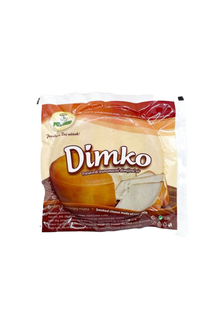 Dimko geräucherter Käse 400g – halbfester Vollfettkäse aus Kuhmilch, traditionell aus dem Balkan, mit intensivem Rauchgeschmack. Ideal für Brot, Grillgerichte und kalte Platten.