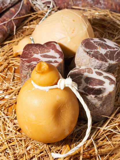 CacioCavaliere geräucherter Büffelkäse (Caciocavallo-Typ)
